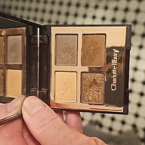 CHARLOTTE TILBURY LUXURY PALETTE: THE GOLDEN GODDESS-NIB - Picture 4 of 5